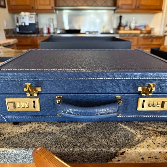 Brand New- Blue- Bosphorus Leather Luxury Watch Case w/ Storage Compartments - Picture 7 of 12